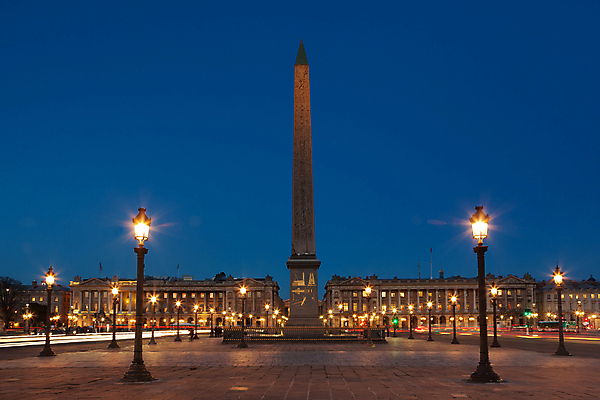 포토 JPG 해외이미지 가로등 건축양식 풍경 사람없음 야외 건물 빛 프랑스 도시 야간 파리_프랑스 오벨리스크 콩코드광장 해외202004 해외포토 자연요소 건축물 공공시설 건축 유럽 광장 파일형식 이미지허브