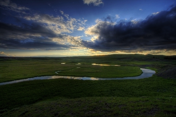 포토 JPG 해외이미지 식물 구름 여행 밭 자연 하늘 풍경 사람없음 야외 초록색 물 여름 파란색 강 햇빛 태양 반사 일출 환경 맑음 침묵 일몰 봄 시골 신선 개울 저녁 장면 내추럴 평야 수평선 해외202004 해외포토 자연요소 계절 컬러 농업 날씨 노을 소리 야간 생태계 파일형식 이미지허브