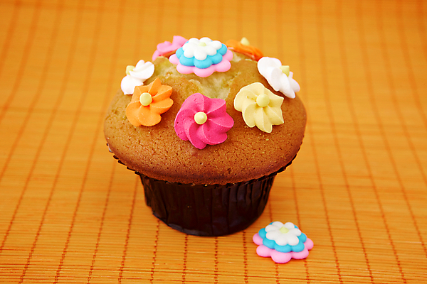 포토 JPG 해외이미지 모양 꽃 음식 빵 다이어트 오렌지 부분 디저트 요리 사람없음 장식 컬러풀 갈색 케이크 식사 달콤 아침식사 상품 작음 컵케이크 굽기 서식 머핀 칼로리 입가심 해외202004 해외포토 식물 컬러 과일 건강 맛 크기 구이 파일형식 이미지허브