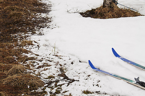 포토 JPG 해외이미지 계절 겨울 스키 따뜻함 사람없음 봄 종료 가벼움 그만 해외202004 해외포토 겨울스포츠 무게 파일형식 이미지허브