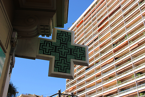 포토 JPG 해외이미지 모양 디자인 외관 유럽 백그라운드 십자가 비즈니스 건축양식 건강 사람없음 야외 건물 초록색 파란색 빛 약 상점 활발 정보 프랑스 도움 약국 심볼 묘사 사인 네온 프랑스어 돌봄 모나코 주도 해외202004 해외포토 문자 건축물 건축 나라 컬러 컨셉 의학 모션 예절 파일형식 이미지허브