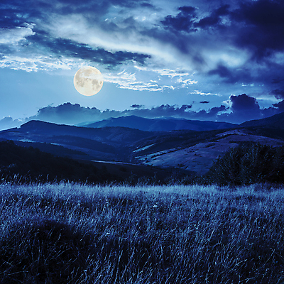포토 JPG 해외이미지 하늘 산 풍경 초원 사람없음 야외 파란색 보름달 달 야간 해외202004 해외포토 자연요소 컬러 파일형식 이미지허브