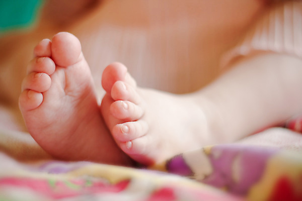 포토 JPG 해외이미지 모델 딸 행복 얼굴 어린이 자연 놀이 미래 새로움 건강 한명 웃음 사람 파란색 귀여움 흰색 아기 신생아 오픈 입 달콤 작음 부드러움 세대 돌봄 해외202004 해외포토 1 감정 컬러 컨셉 가족 모션 표정 신체부위 감각 맛 크기 생태계 파일형식 이미지허브