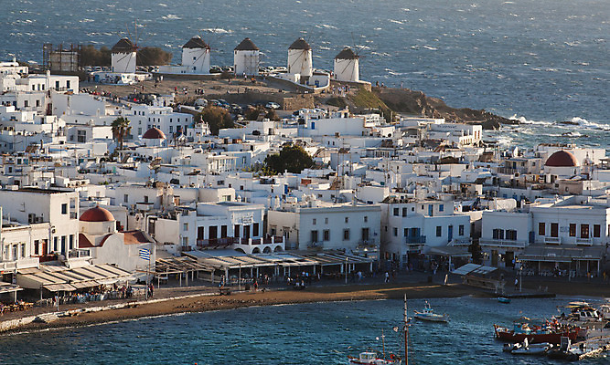 포토 JPG 해외이미지 전통 유럽 문화 바다 섬 여행 건축양식 휴가 주택 파노라마 풍경 사람없음 야외 건물 물 여름 파란색 도시풍경 여행객 마을 항구 풍차 흰색 지중해 그리스 장면 지역 포트 타운 산토리니 그리스인 미코노스섬 해외202004 해외포토 자연요소 서양인 건축물 계절 건축 나라 컬러 교통시설 촬영기법 사람 도시 파일형식 이미지허브