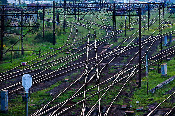 포토 JPG 해외이미지 산업 교통시설 사람없음 야외 가로 햇빛 그물 네트워크 철 교차로 광택 시스템 폴란드 루트 선로 제어 조감도 철강 해외202004 해외포토 유럽 길 교통 태양 시설 파일형식 이미지허브