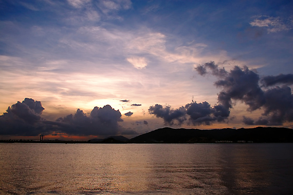 포토 JPG 해외이미지 구름 파도 바다 섬 자연 하늘 산 파노라마 풍경 사람없음 물 강 반사 일몰 만 저녁 내추럴 수평선 해외202004 해외포토 자연요소 촬영기법 노을 야간 생태계 파일형식 이미지허브