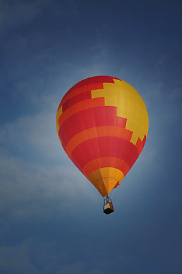 포토 JPG 해외이미지 주간 하늘 풍경 사람없음 야외 빨간색 열기구 비행 해외202004 해외포토 자연요소 컬러 항공교통 파일형식 이미지허브