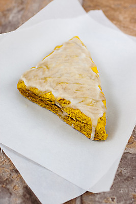 포토 JPG 해외이미지 전통 영어 계절 음식 호박 디저트 영국 사람없음 케이크 가을 대접 신선 달콤 굽기 스쿼시 페스츄리 핸드메이드 해외202004 해외포토 문자 유럽 빵 스포츠 채소 구기 맛 구이 파일형식 이미지허브