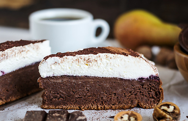 포토 JPG 해외이미지 전통 접시 종이 커피 음료 음식 조각 탁자 휴가 디저트 주택 사람없음 장식 컵 갈색 케이크 초콜릿 어둠 견과류 흰색 신선 뜨거움 닫기 달콤 맛 잼 굽기 먹기 크림 준비 레시피 층 코코아 마멀레이드 핸드메이드 스타일 해외202004 해외포토 식기 컬러 가구 컨셉 모션 건물 소스_음식 구이 파일형식 이미지허브