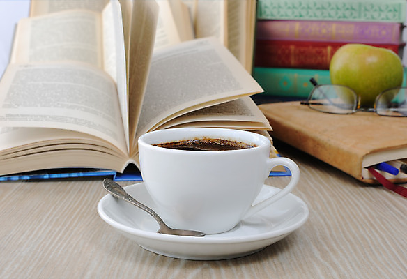 포토 JPG 해외이미지 안경 커피 음료 음식 탁자 사람없음 책 컵 스터디 운동 펜 쌓기 공책 거품 기쁨 시험 업무 맛 도서관 아침식사 사과 컵받침 점심식사 단절 아랍어 카페인 해외202004 해외포토 식기 잡화 교육 감정 가구 컨셉 과일 모션 문구용품 건강 학습 필기구 식사 작업 받침대 파일형식 이미지허브