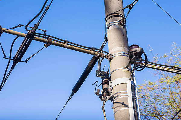 포토 JPG 해외이미지 실루엣 산업 선 십자가 교통시설 하늘 사람없음 목재 파란색 빛 탑 금속 힘 장비 기차 에너지 전선 시골 네트워크 위험 큼 전화기 머리위 전염 철사 봉 철탑 지휘자 일반 분배 전압 줄서기 철강 공급 해외202004 해외포토 나무 건축물 육상교통 컬러 교통 컨셉 재료 모션 재질 대중교통 촬영기법 음악가 질병 크기 시설 감염 파일형식 이미지허브