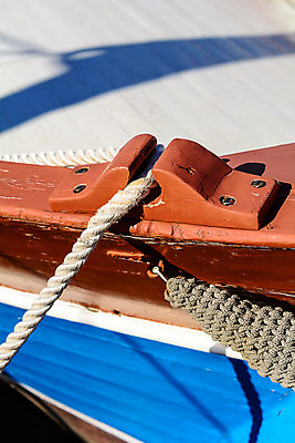 포토 JPG 해외이미지 호수 밧줄 바다 여행 요트 하늘 휴가 항해 사람없음 목재 물 여름 금속 항구 장비 흰색 보트 삼 코드 철 정박 묘사 방파제 보안 매듭 해군 닻 돛대 옛날 철강 해외202004 해외포토 자연요소 나무 계절 공공시설 줄 컬러 배_교통 채소 재료 교통시설 재질 군대 안전 파일형식 이미지허브