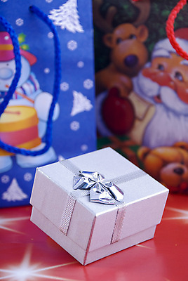 포토 JPG 해외이미지 크리스마스 가방 사람없음 장식 선물상자 쇼핑 상자 12월 오브젝트 해외202004 해외포토 잡화 기념일 선물 날짜 파일형식 이미지허브