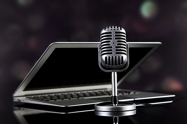 포토 JPG 해외이미지 직업 음악 백그라운드 전등 이벤트 사람없음 파란색 노트북 빛 컴퓨터 파티 금속 소리 콘서트 장비 수확 기구 클래식 마이크 오브젝트 클럽 라디오 복고 오디오 재즈 노래방 해외202004 해외포토 컬러 음향기기 컨셉 농업 재질 문화예술 조명 전자제품 공연 파일형식 이미지허브