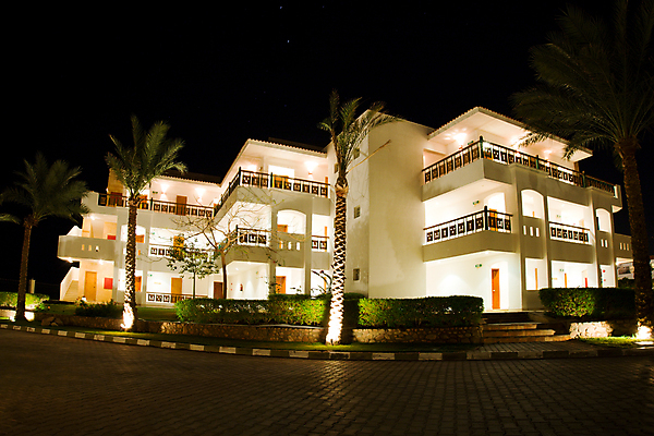 포토 JPG 해외이미지 나무 외관 여행 우산 호텔 휴가 휴식 조명 이집트 손바닥 사람없음 야외 건물 빛 여행객 어둠 침묵 바 휴게실 재산 고급 야간 맨션 휴양지 장면 칠면조 빛망울 해외202004 해외포토 자연요소 식물 건축물 손 컨셉 아프리카 조류 숙소 주택 사람 금융 소리 장소 파일형식 이미지허브