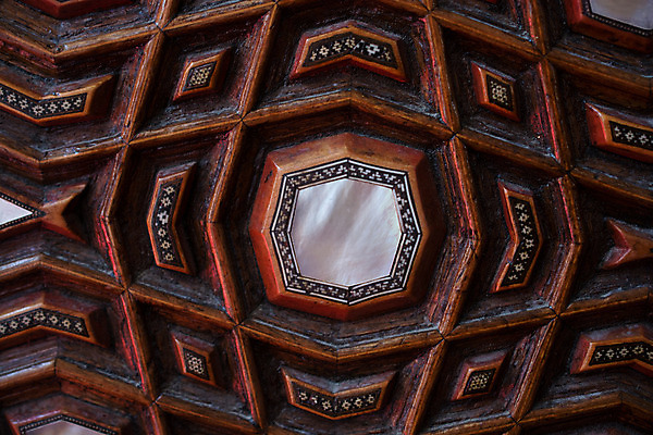 포토 JPG 해외이미지 디자인 여행 패턴 건축양식 엄마 이스탄불 미술 사람없음 내부 건물 목재 장식 숫자 문 궁전 골동품 업무 화려 역사 클래식 박물관 판화 동쪽 장인 칠면조 수공예 제국 하렘 해외202004 튀르키예 해외포토 나무 문자 건축물 건축 아시아 컨셉 고건축 무늬 재료 가족 조류 문화예술 작업 공예 방향 파일형식 이미지허브