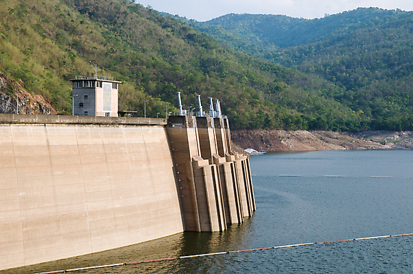 포토 JPG 해외이미지 산업 아시아 태국 사람없음 물 강 힘 에너지 저수지 댐 아치 콘크리트 해외202004 해외포토 자연요소 공공시설 나라 파일형식 이미지허브