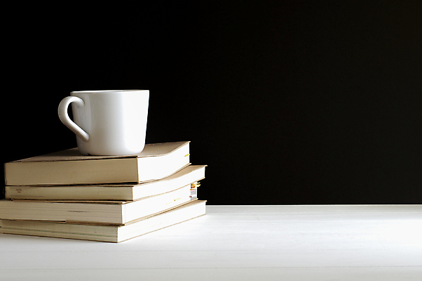 포토 JPG 해외이미지 학생 커피 음료 백그라운드 탁자 휴식 사람없음 목재 책 컵 독서 갈색 검은색 시험 머그컵 수확 덮개 흰색 대학교 그런지 옛날 정물화 카페인 해외202004 해외포토 나무 식기 교육 컬러 가구 컨셉 농업 재료 학교 뚜껑 그림 파일형식 이미지허브