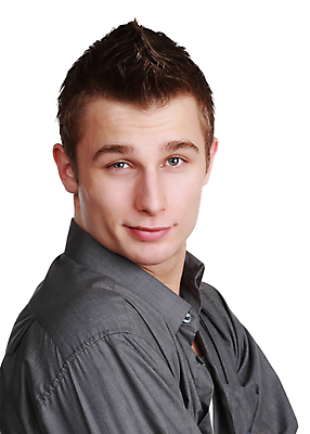 포토 JPG 해외이미지 백인 응시 남자 한명 사람 성인 청춘 금발 흰색 표현 신선 치아 싱글 고립 혼자 스타일 해외202004 해외포토 서양인 1 헤어스타일 시선 컬러 컨셉 소화기관 파일형식 이미지허브