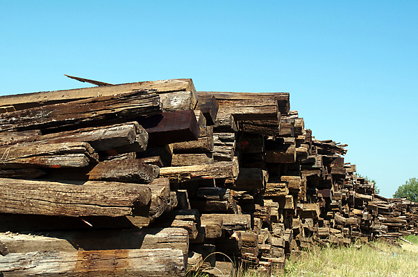 포토 JPG 해외이미지 산업 교통시설 사람없음 목재 재활용 기차 통나무 한조각 선로 옛날 해외202004 해외포토 나무 1 육상교통 교통 재료 대중교통 시설 친환경 파일형식 이미지허브