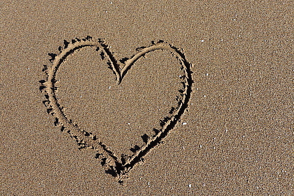 포토 JPG 해외이미지 모래 바다 여행 발 아프리카 하늘 휴가 사랑 사람 풍경 사람없음 야외 물 여름 파란색 태양 바위 하트 발자국 흔적 장면 암초 모로코 단계 대서양 선로 양발 수평선 해외202004 해외포토 자연요소 모양 계절 감정 나라 컬러 자국 신체부위 돌_바위 파일형식 이미지허브