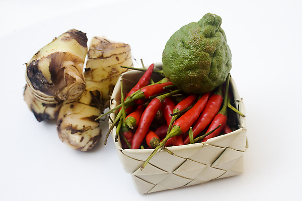 포토 JPG 해외이미지 전통 음식 여행 다이어트 채소 재료 태국 고추 피망 귤 건강 요리 동양인 사람없음 바구니 신선 뜨거움 주름 맛 향신료 유기농 매움 날것 뿌리 라임 향료 레시피 후추 내추럴 고립 이국적 채식주의자 화상 비건 해외202004 해외포토 웰빙 아시아 컨셉 과일 인종 상처 채식 향기 냄새 향미료 파일형식 이미지허브