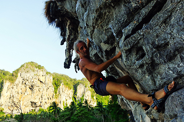 포토 JPG 해외이미지 1 남자 실루엣 얼굴 밧줄 스포츠 바다 여행 포즈 모션 자연 하늘 성공 산 건강 한명 사람 야외 여름 힘 등산 하이킹 탐험 도전 바위 용기 위험 고도 오르기 무료 절정 해외202004 해외포토 그릇 계절 줄 컨셉 레저 촬영기법 신체부위 트래킹 돌_바위 생태계 파일형식 이미지허브