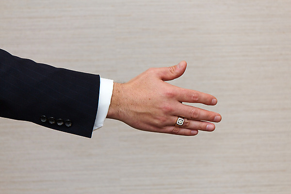 포토 JPG 해외이미지 백인 직업 남자 행복 비즈니스 CEO 사업가 성공 악수 한명 사람 정장 성인 사무실 거래 흰색 인사 비즈니스맨 자신감 경영자 기회 옷입기 예복 경영 고립 혼자 치프 제의 해외202004 해외포토 서양인 1 옷 감정 컬러 컨셉 모션 손짓 예절 직장인 리더 파일형식 이미지허브