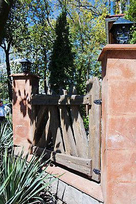 포토 JPG 해외이미지 나무 공원 벽 패턴 벽돌 주택 사람없음 야외 목재 초록색 울타리 스크린 어둠 힘 경계선 시골 기둥 재산 모서리 역 숲 땅 보안 각도 목공예 고립 고체 뒤뜰 사생활 그리너리 해외202004 해외포토 식물 공공시설 건축 선 컬러 무늬 재료 교통시설 안전 건물 금융 담장 공예 경계 파일형식 트랜드컬러 이미지허브