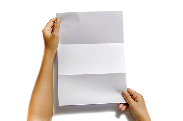 포토 JPG 해외이미지 손 종이 실내 들기 신체부위 잡기 접기 해외202004 해외포토 모션 사람 내부 파일형식 이미지허브