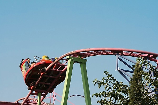 포토 JPG 해외이미지 나무 공원 어린이 하늘 휴가 사람없음 야외 기쁨 도전 고리 승차 속도 롤러 공평 비명 테마 해외202004 해외포토 식물 공공시설 감정 모션 사람 파일형식 이미지허브