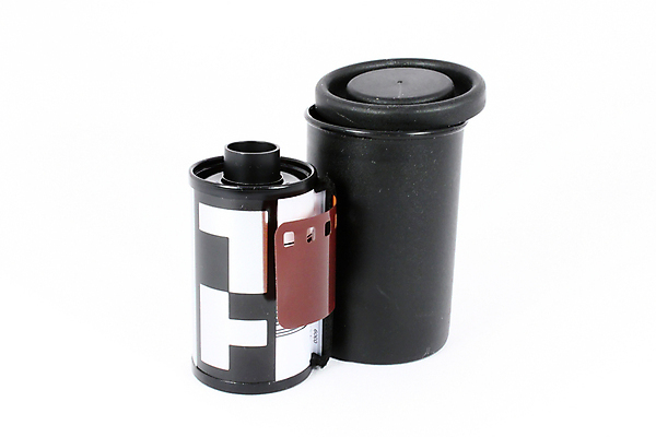 포토 JPG 해외이미지 실내 사람없음 오브젝트 흰배경 복고 사진필름 해외202004 해외포토 백그라운드 내부 흰색 필름 파일형식 이미지허브