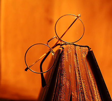 포토 JPG 해외이미지 교육 종이 텍스트 미술 사람없음 책 갈색 노란색 우주 다이어리 성경 어둠 공백 수확 골동품 덮개 흰색 얼룩 오픈 거친 역사 도서관 읽기 오브젝트 흔적 질감 문서 복고 문학 페이지 고립 그런지 빅토리아 옛날 원고 중고 해외202004 해외포토 컬러 농업 종교용품 모션 문화예술 사무용품 뚜껑 파일형식 이미지허브