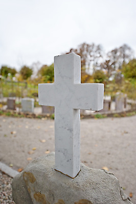 포토 JPG 해외이미지 종교 십자가 사람없음 야외 회색 죽음 무덤 비석 심볼 묘사 오브젝트 사인 기념물 천연기념물 장례 옛날 장례식 화강암 해외202004 해외포토 컬러 암석 파일형식 이미지허브