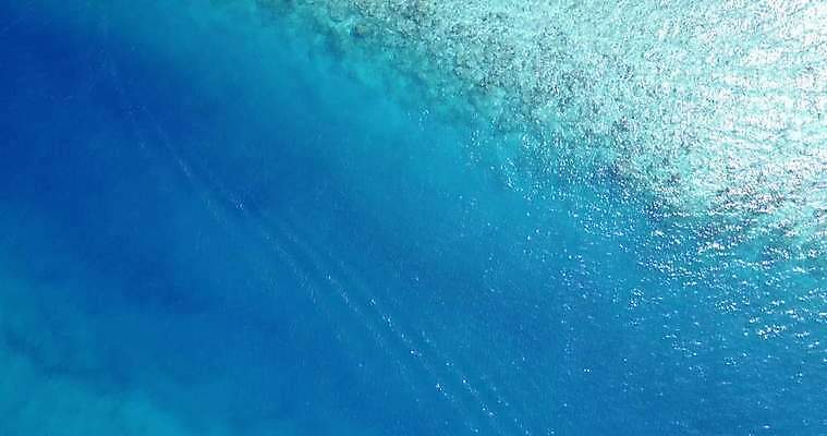 포토 JPG 해외이미지 모래 파도 바다 섬 자연 하늘 표면 추상 휴가 안테나 풍경 사람없음 물 여름 파란색 모래사장 맑음 흰색 모래언덕 질감 석호 몰디브 드론 터키석 파라다이스 해외202004 해외포토 자연요소 계절 아시아 컬러 무늬 통신 날씨 보석 언덕 생태계 파일형식 이미지허브