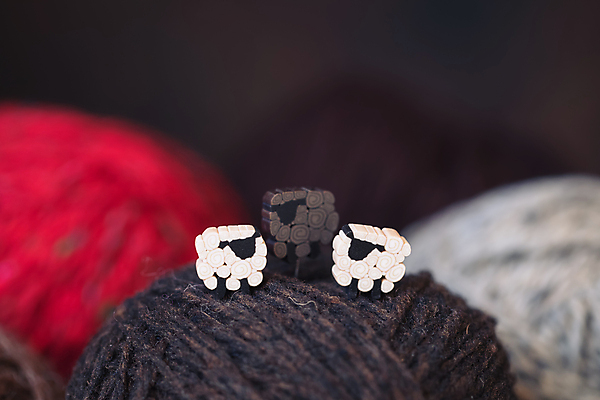 포토 JPG 해외이미지 디자인 옷 일러스트 공 자연 따뜻함 취미 사람없음 그래픽 농장 유행 검은색 코트 흰색 직물 양 면 뜨개질 실 바느질 만화 그림 매듭 코믹 양고기 양모 고립 수입 핸드메이드 해외202004 해외포토 컬러 농업 포유류 육류 외투 생태계 파일형식 이미지허브