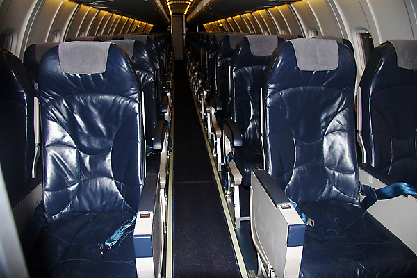 포토 JPG 해외이미지 여행 의자 교통시설 비행기 실내 사람없음 내부 파란색 기계 장비 공항 고도 항공 제트기 기어 대패 착륙 해외202004 해외포토 컬러 가구 교통 항공교통 대중교통 시설 파일형식 이미지허브