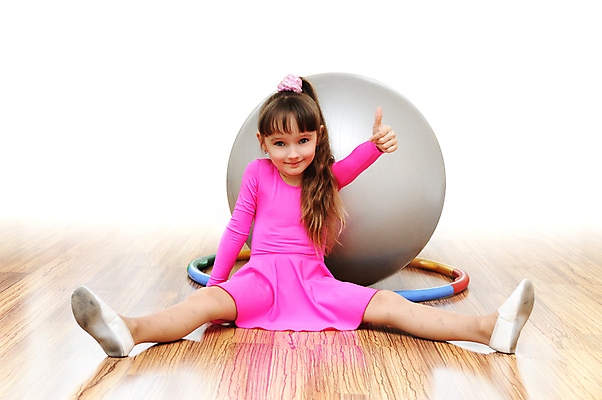 포토 JPG 해외이미지 어린이 스포츠 분홍색 공 건강 한명 미소 에너지 흰색 최고 에어로빅 해외202004 해외포토 1 컬러 표정 사람 운동 춤 파일형식 이미지허브