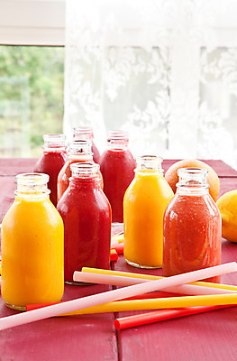 포토 JPG 해외이미지 음료 분홍색 오렌지 과일 수박 쟁반 건강 빨대 사람없음 빨간색 컬러풀 노란색 주스 추위 수확 신선 아침식사 자주색 레몬 상쾌 유기농 산딸기 망고 스무디 해외202004 해외포토 웰빙 감정 컬러 농업 식사 열대과일 파일형식 이미지허브