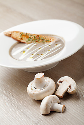 포토 JPG 해외이미지 접시 조각 다이어트 채소 부분 사람없음 세로 갈색 식사 버섯 수프 굽기 크림 토스트 건강식 점심식사 채식주의자 해외202004 해외포토 식기 음식 빵 컬러 건강 구이 채식 파일형식 이미지허브