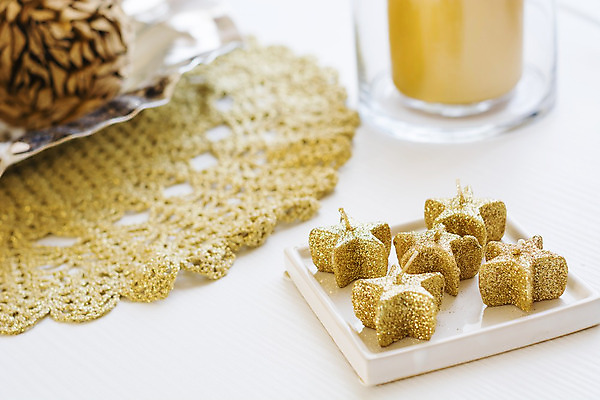 포토 JPG 해외이미지 모양 식기 디자인 계절 별 백그라운드 컨셉 크리스마스 겨울 촛불 탁자 휴가 기념 쟁반 이벤트 사람없음 목재 장식 빛 반짝임 노란색 축제 수확 흰색 축하 인사 도자기 화려 분위기 황금 소프트포커스 12월 심볼 오브젝트 복고 5 고립 해외202004 해외포토 자연요소 나무 기념일 컬러 가구 농업 재료 초 모션 촬영기법 숫자 예절 날짜 파일형식 이미지허브