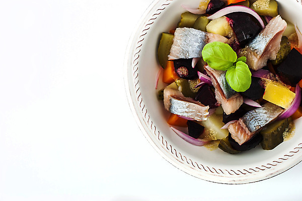 포토 JPG 해외이미지 전통 접시 음식 백그라운드 채소 오렌지 재료 부분 양파 오이 감자 요리 사람없음 가로 빨간색 초록색 식당 식사 당근 샐러드 흰색 도자기 사발 혼합 머스터드 준비 피클 소금 후추 바질 러시아인 비트 청어 해외202004 해외포토 서양인 식기 컬러 과일 뿌리채소 어류 상점 사기그릇 소스_음식 향신료 절임 파일형식 이미지허브