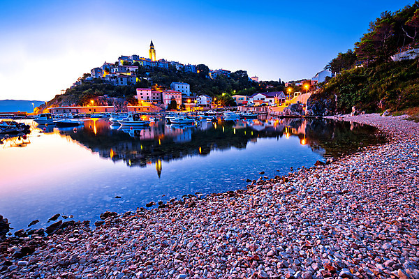포토 JPG 해외이미지 바다 섬 건축양식 하늘 아침 산 파노라마 풍경 해변 사람없음 건물 물 빛 교회 마을 일출 탑 항구 황혼 바위 만 보트 역사 황금 야간 저녁 지중해 언덕 타운 크로아티아 스카이라인 다도해 옛날 해외202004 해외포토 주간 자연요소 건축물 건축 유럽 배_교통 종교건축 교통시설 촬영기법 노을 일몰 돌_바위 도시 파일형식 이미지허브