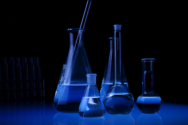 포토 JPG 해외이미지 과학 유리 실험 사람없음 파란색 컬러풀 약 장비 기구 투명 액체 실험실 생명공학 플라스크 분석 시험관 생물학 유리그릇 튜브 발견 화학물질 해외202004 해외포토 그릇 교육 컬러 컨셉 의학 재질 실험기구 화학 파일형식 이미지허브