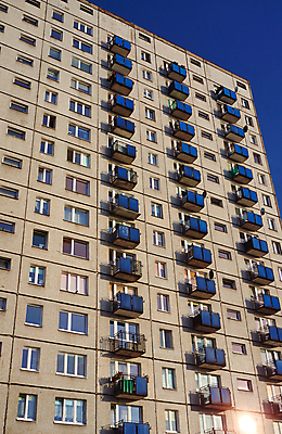 포토 JPG 해외이미지 구름 건축양식 창문 하늘 주택 사람없음 건물 고층빌딩 발코니 도시 묘사 폴란드 해외202004 해외포토 자연요소 건축물 건축 유럽 빌딩 파일형식 이미지허브