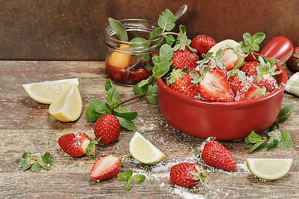 포토 JPG 해외이미지 계절 열매 음식 과일 재료 가정 유리 딸기 디저트 실내 요리 사람없음 빨간색 숟가락 펼침 수확 시골 항아리 달콤 맛 냄비 상품 잼 설탕 레몬 민트 준비 만들기 레시피 젤리 칼로리 내추럴 마멀레이드 숙성 정물화 핸드메이드 해외202004 해외포토 식물 컬러 컨셉 농업 모션 재질 수저 내부 도자기 소스_음식 솥 허브 그림 파일형식 이미지허브