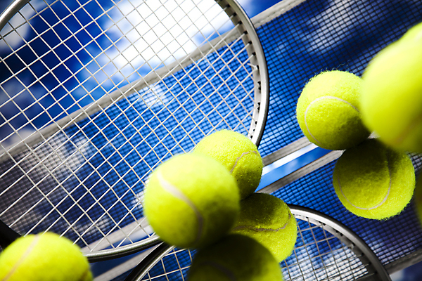 포토 JPG 해외이미지 구름 하늘 실내 사람없음 반사 테니스 테니스라켓 테니스용품 네트 테니스공 해외202004 해외포토 자연요소 스포츠용품 스포츠 공 내부 구기 라켓 파일형식 이미지허브