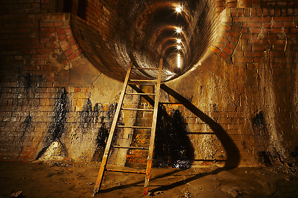 포토 JPG 해외이미지 식물 산업 벽 건축양식 사다리 벽돌 실내 사람없음 치료 기구 도시 복도 역사 터널 지저분함 신비 아래 오브젝트 부식 복고 오르기 운하 문학 먼지 장면 진흙 튜브 지하 빛망울 혁명 구식 깊이 옛날 폐수 하수 회복 스타일 해외202004 해외포토 건축 길 컨셉 의학 모션 내부 물 빛 도구 감각 환경오염 방향 위치 파일형식 이미지허브