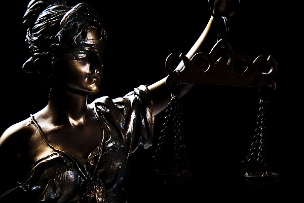 포토 JPG 해외이미지 검은배경 실내 사람없음 어둠 오브젝트 법 여신상 정의의여신상 해외202004 해외포토 백그라운드 내부 조각상 검은색 파일형식 이미지허브