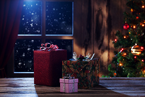 포토 JPG 해외이미지 전통 행복 종이 크리스마스 겨울 휴가 새로움 새해 기념 선물 이벤트 사람없음 장식 빛 상자 산타클로스 축제 놀람 덮개 축하 인사 소나무 날짜 황금 야간 12월 연도 오브젝트 서리 마법 노엘 포장소품 2017년 클라우스 해외202004 해외포토 자연요소 나무 계절 기념일 감정 컨셉 포장 표정 뚜껑 예절 포장재료 파일형식 이미지허브